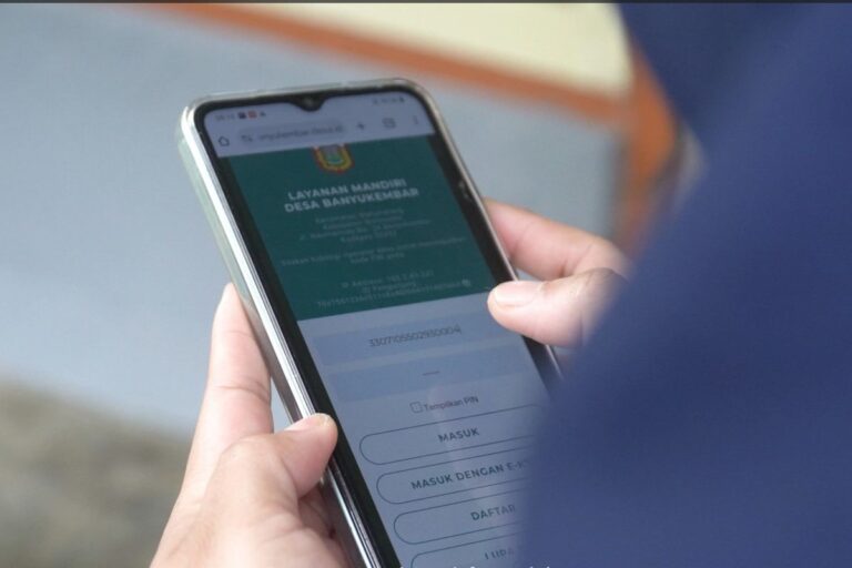 Di Desa Ini Urus KK, KTP